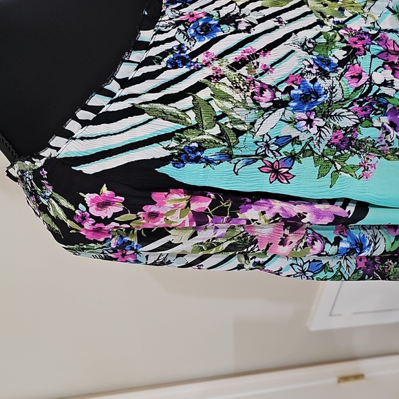 Top - Picture 5 of 16